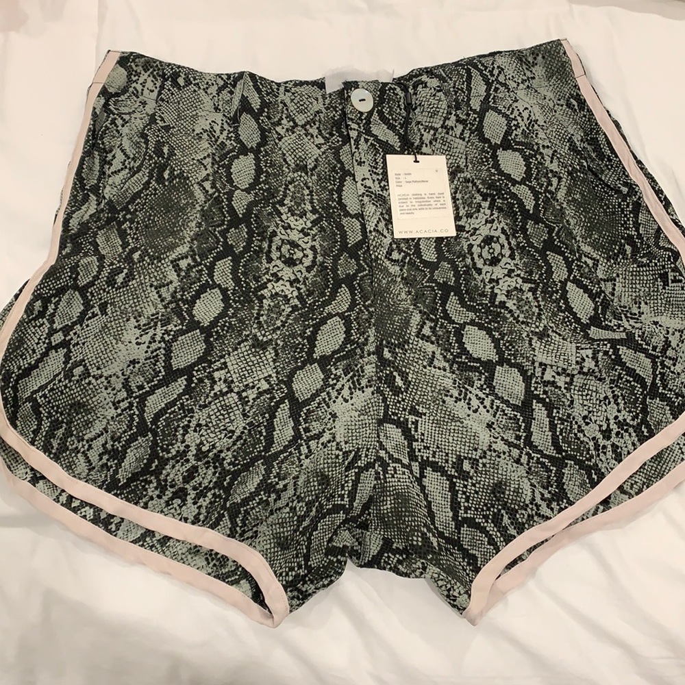 Acacia smith L sage python silk NWT